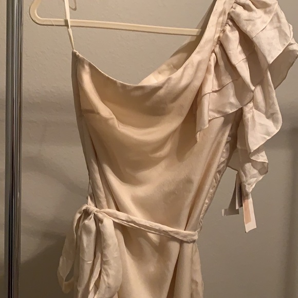 Beautiful formal dress - Picture 3 of 7